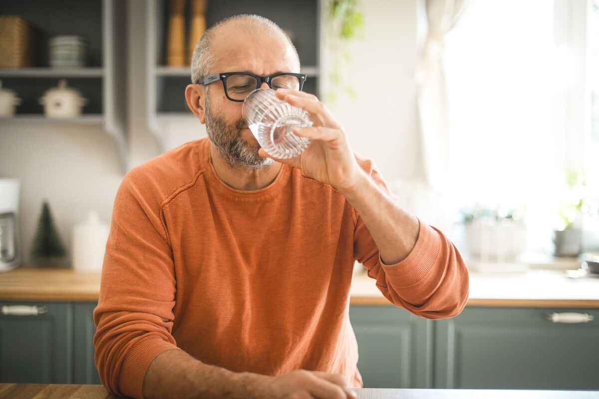 Man drinks water to prevent kidney stones